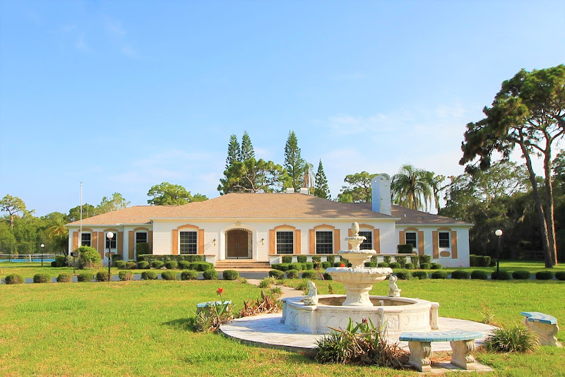 Lauren Michaels Real Estate Partners - Real estate agency in Clearwater