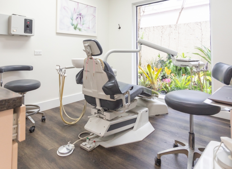 Palm Beach Dental Excellence - Dr. Mihran Asinmaz