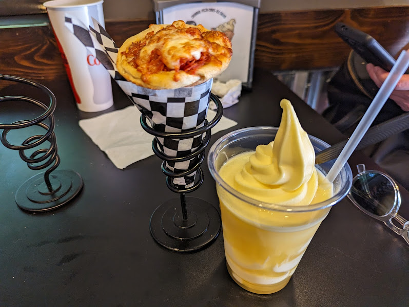 Coned Bros. - Pizza restaurant in Leavenworth