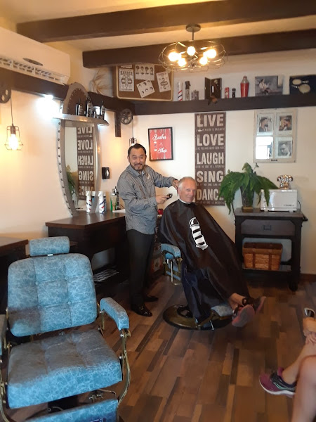 Hombre Fades&Shaves barbershop - Barber shop in Calle Mariano Matamoros Manzana 144 Lot 04