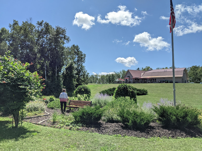 Simon Creek Vineyard & Winery - Winery in Sturgeon Bay