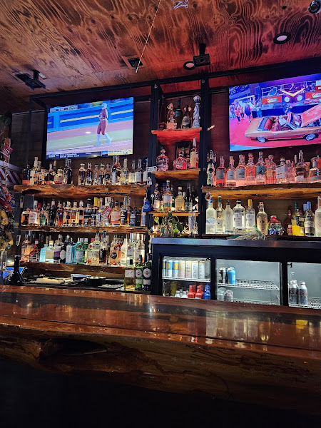 The Turn - Bar and Lounge