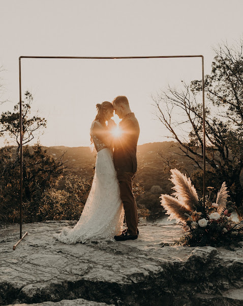 Southern Love Creative by Nikk Nguyen