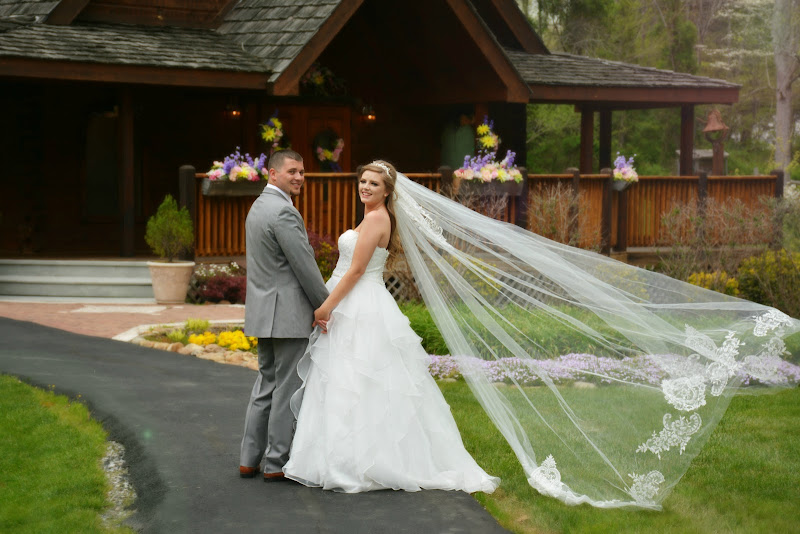 Gatlinburg's Little Log Wedding Chapel