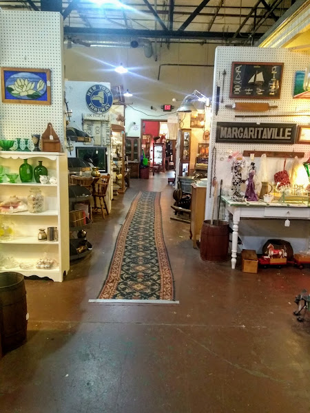 Eagle Street Market - Antique store in South Haven