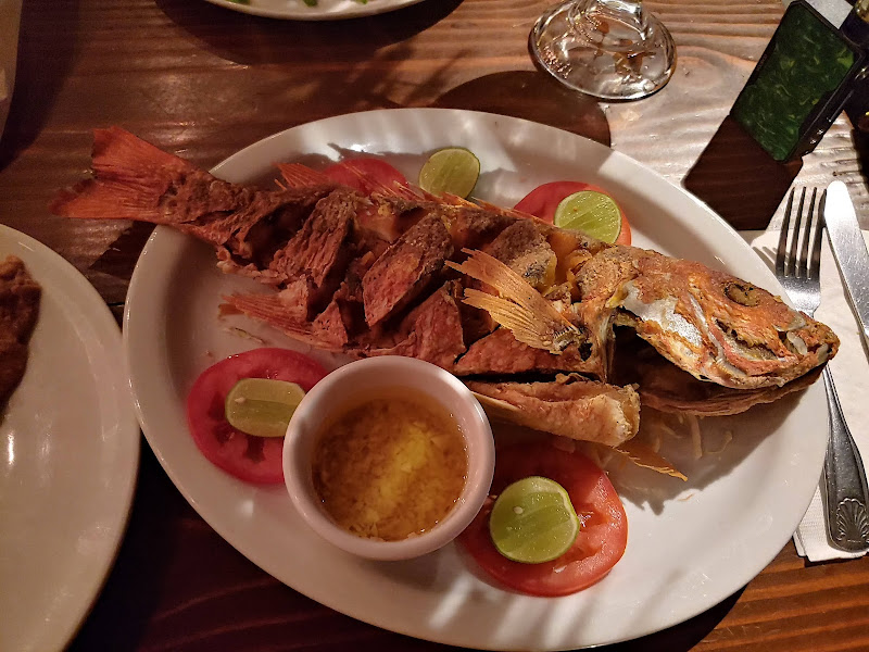Captain Tony's - Seafood restaurant in Marina