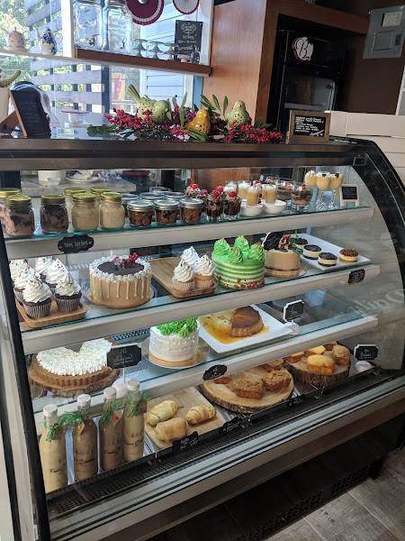 Bocaditos Bakery & Cafe - Cafeteria in Av. Luis Ginebra 49