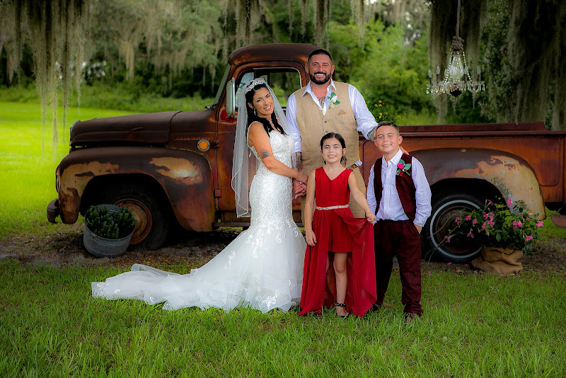 Wedding & family Photographer Lana Hollin in Central Florida & Beyond