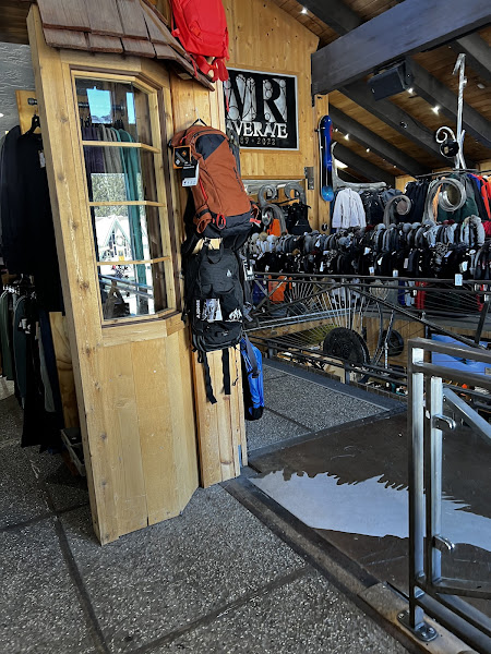 Wave Rave Snowboard Shop - Snowboard shop in Mammoth Lakes