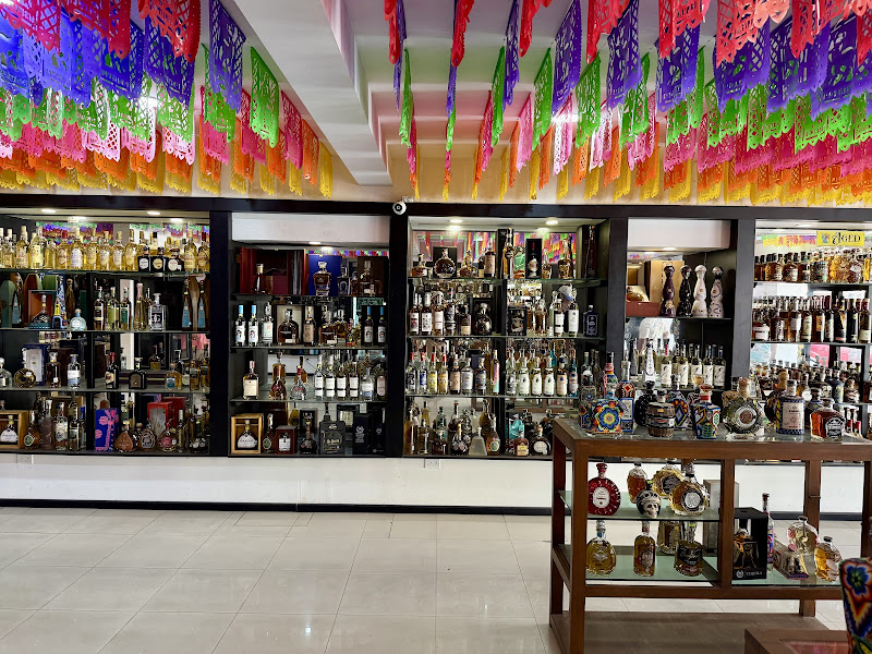 Sin City Tequila House - Liquor store in Centro