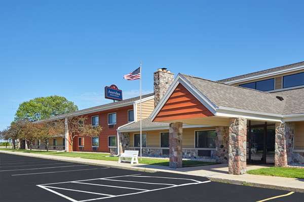 AmericInn by Wyndham Elkhorn Near Lake Geneva - Hotel in Elkhorn