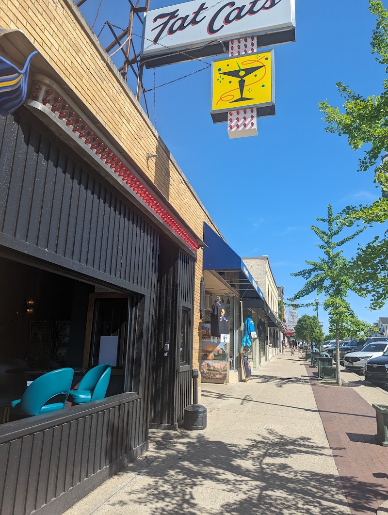 Fat Cats - Cocktail bar in Lake Geneva