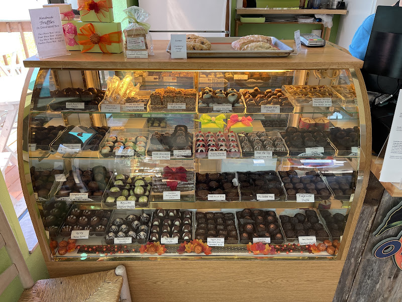 Flo's Bakery & Gifts