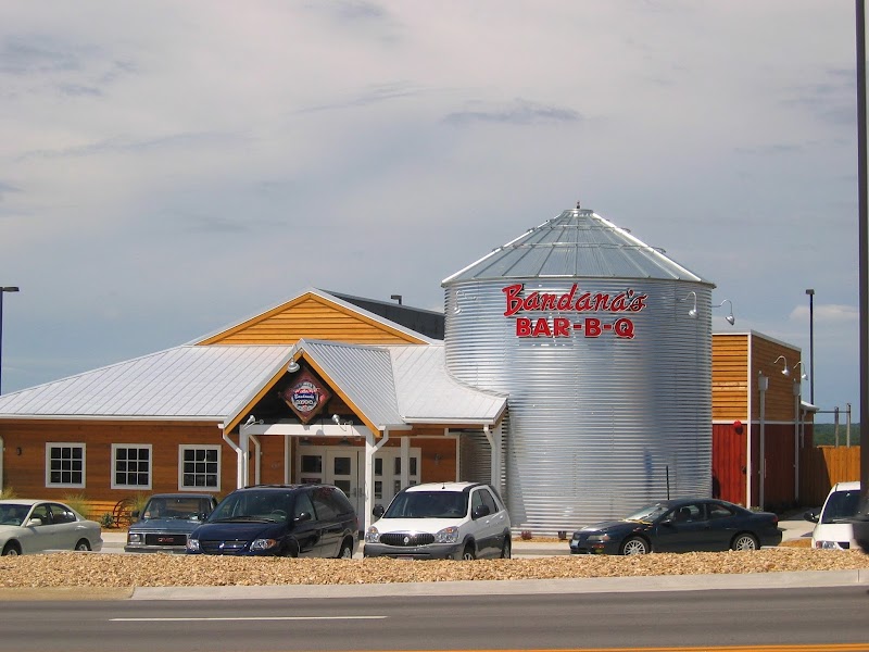 Bandana's Bar-B-Q and Catering - Barbecue restaurant in Osage Beach