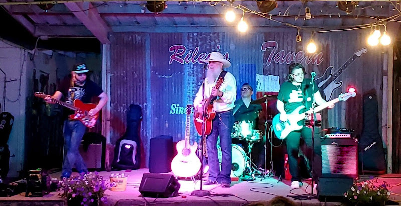 Riley's Tavern - Bar in New Braunfels