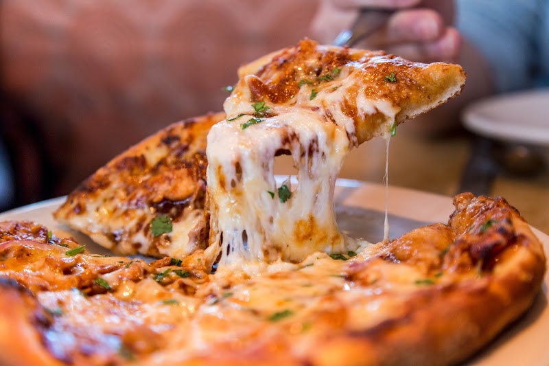 Mombo's Pizza