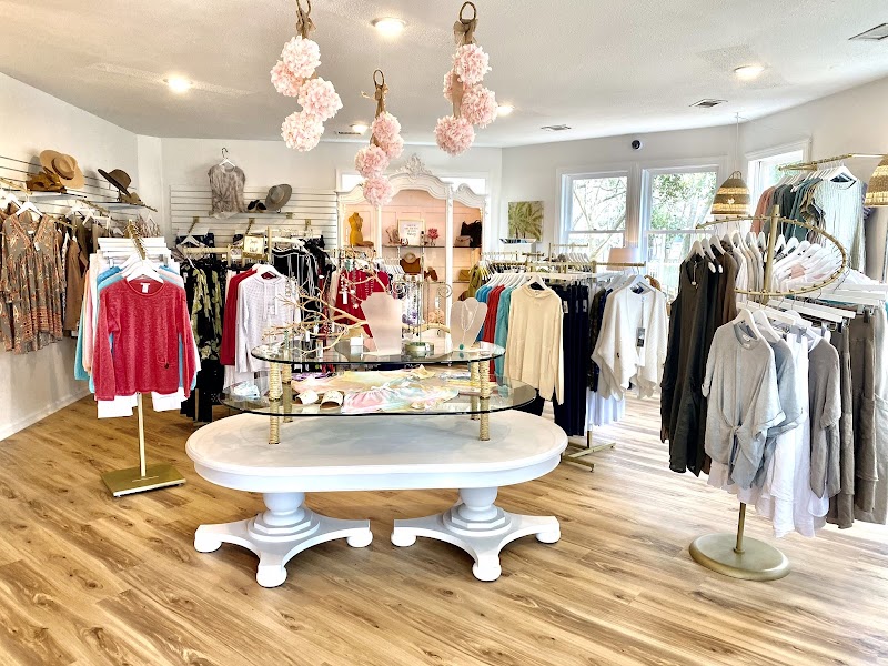 Mango's Boutique - Women's clothing store in Duck