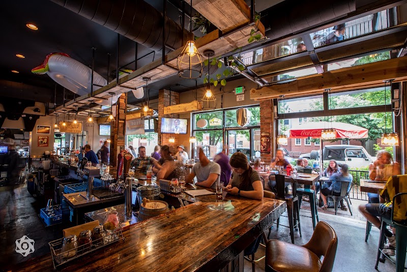 Walter's303 Pizzeria & Publik House - Pizza restaurant in Denver