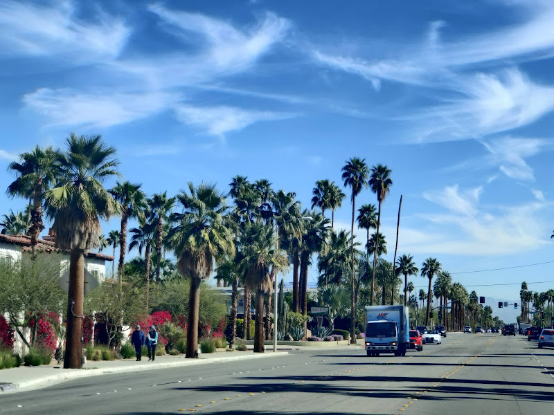 Plaza Del Sol Shopping Center - Shopping mall in Palm Springs