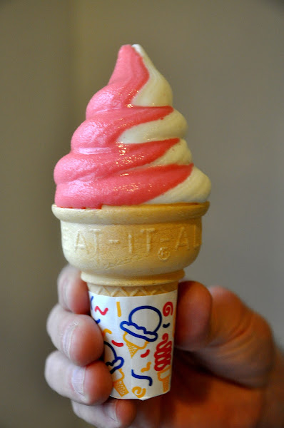 Yogeeze Frozen Yogurt - Frozen yogurt shop in Lake Geneva
