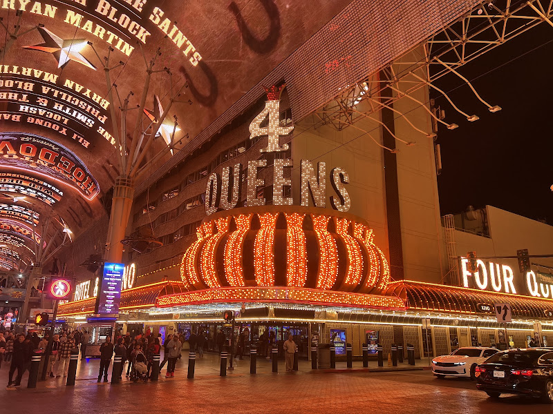4 Queens Hotel & Casino