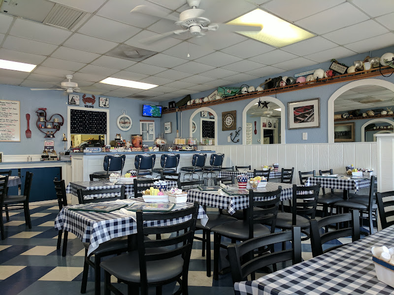 Minnie's Beach Cafe - Cafe in Holmes Beach