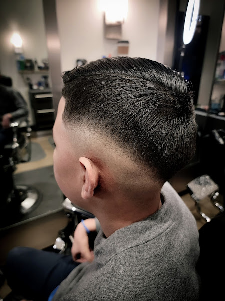 El patio Barber lounge