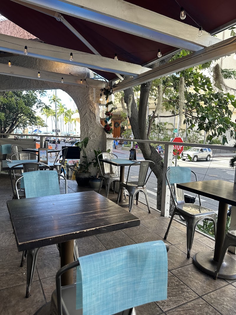 Leahi Bar & Grill - Bar in Honolulu