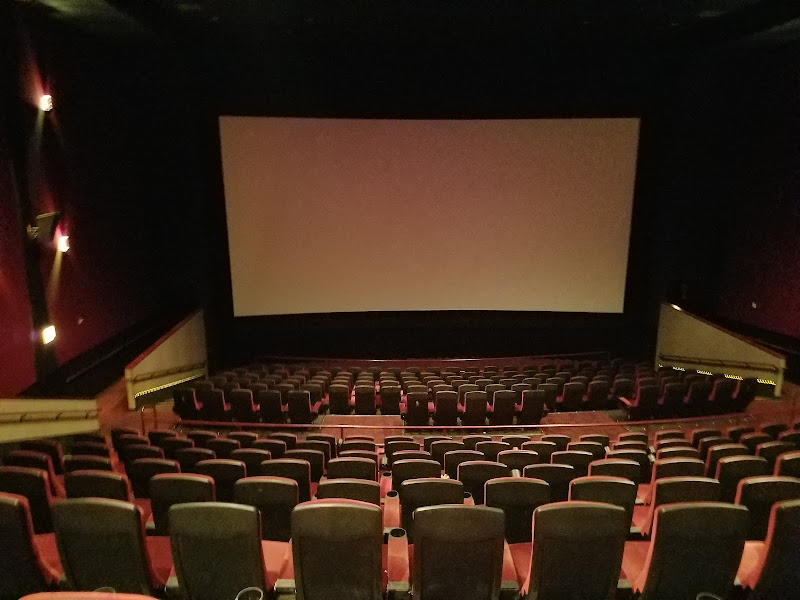 AMC River East 21