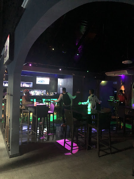 CLUB Q'S - Bar in Ocho Rios