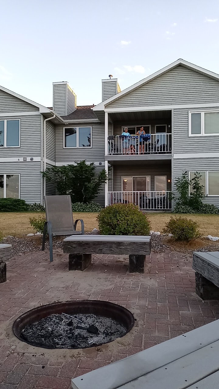 Sand Bay Beach Resort - Resort hotel in Sturgeon Bay