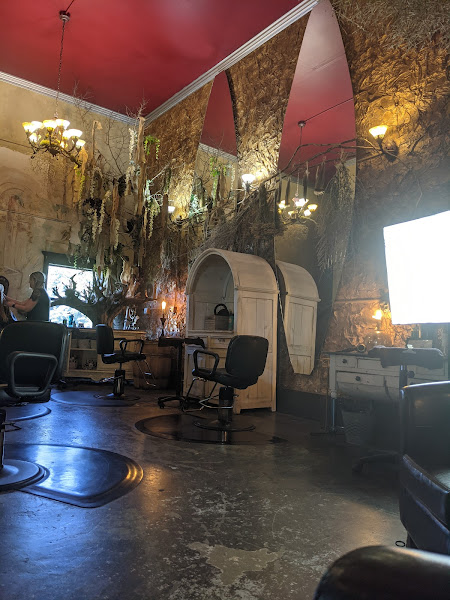 Capelli's Salon