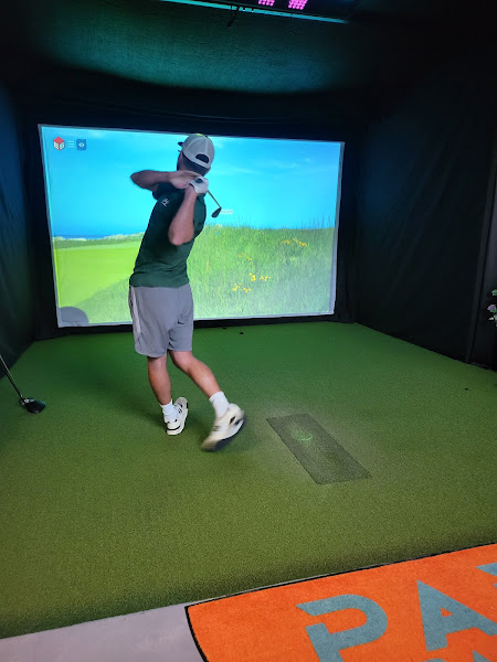 Par Paradise - Indoor golf course in Charleston