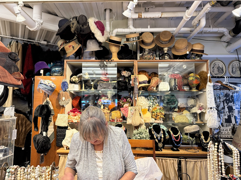 Vintage In Vogue - Vintage clothing store in Provincetown