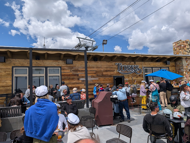 Tusks Bar - Bar in Mammoth Lakes