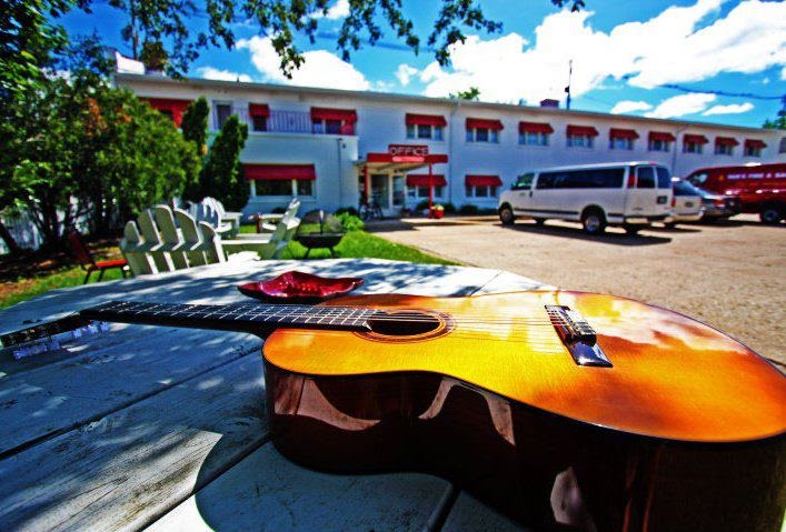 Holiday Music Motel - Motel in Sturgeon Bay