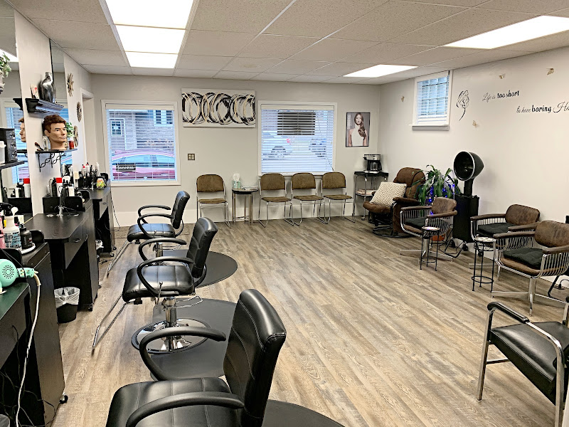 Cut Hut - Beauty salon in Sturgeon Bay