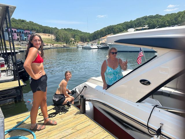 Quicky's Boat Rentals & Gas Dock
