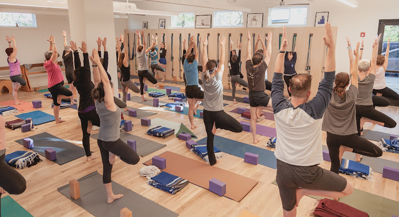 Chestnut Hill Yoga - The Iyengar Yoga Center of Nashville - Yoga studio in Nashville