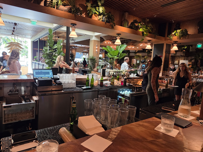 Earls Kitchen + Bar - Waikiki - Restaurant in Honolulu