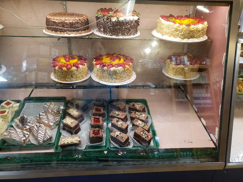 Henk's European Deli & Black Forest Bakery
