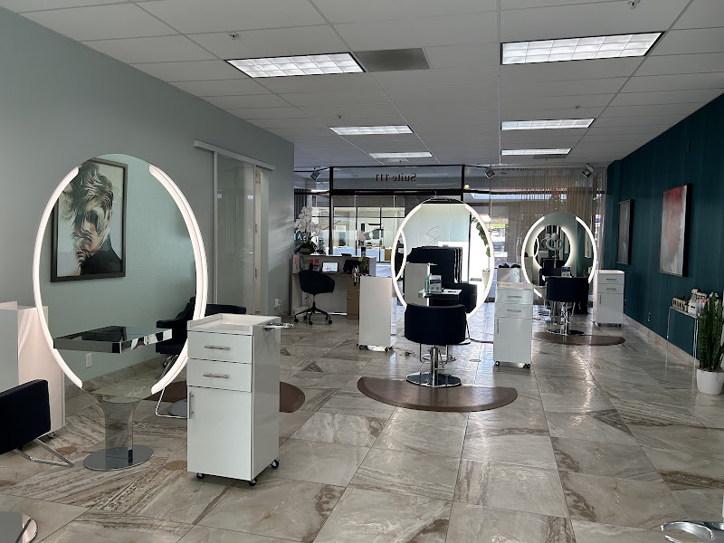 Saloniste Palm Springs - Hair salon in Palm Springs