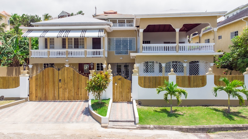North Ritz Villa - Vacation home rental agency in 47 Venezia Ave