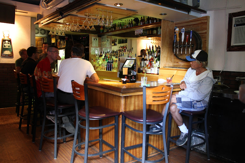 In Between - Karaoke bar in Honolulu