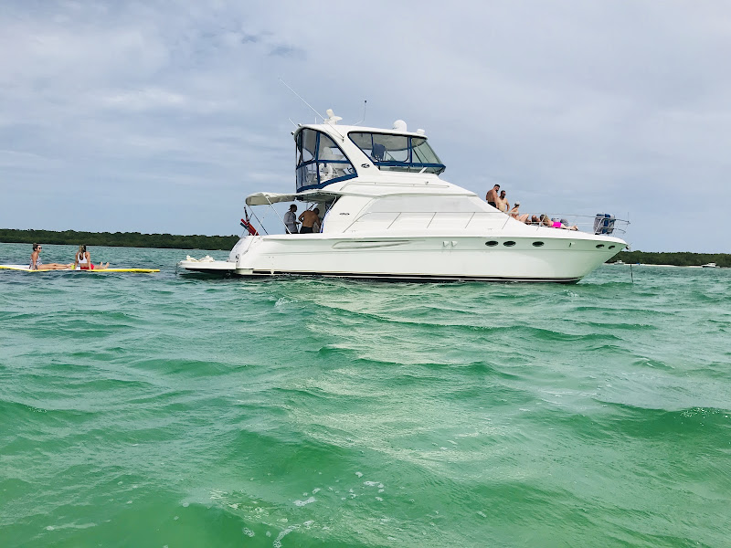 Miami River Boat Rental - Boat rental service in Miami