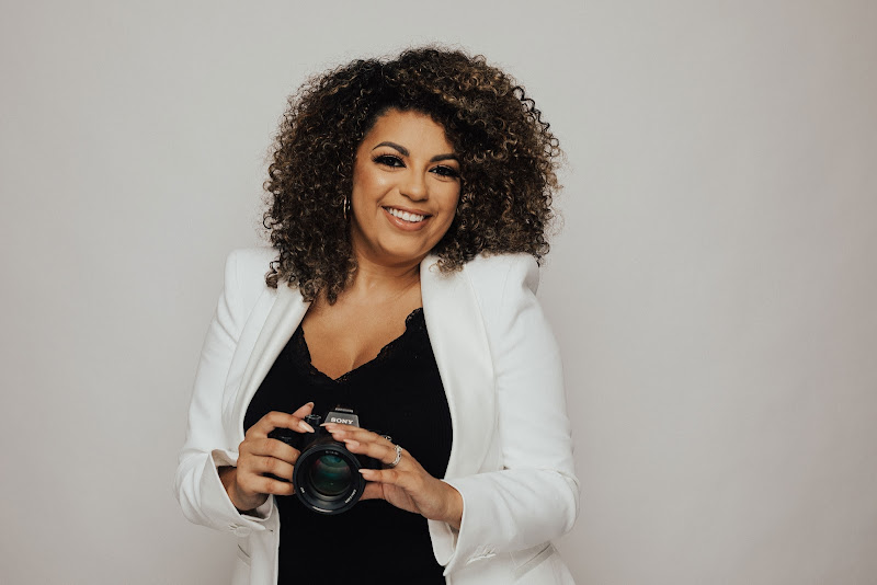 Pompy Portraits Studios: Boudoir & Maternity