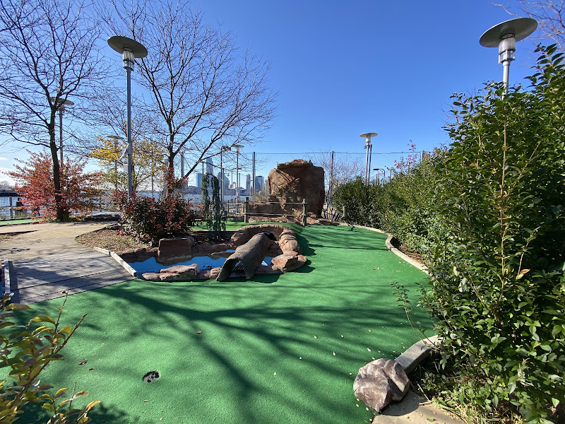 Pier 25 Mini Golf & Volleyball (@PIER25NYC)