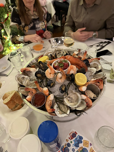 Hank's Seafood Restaurant - Seafood restaurant in Charleston