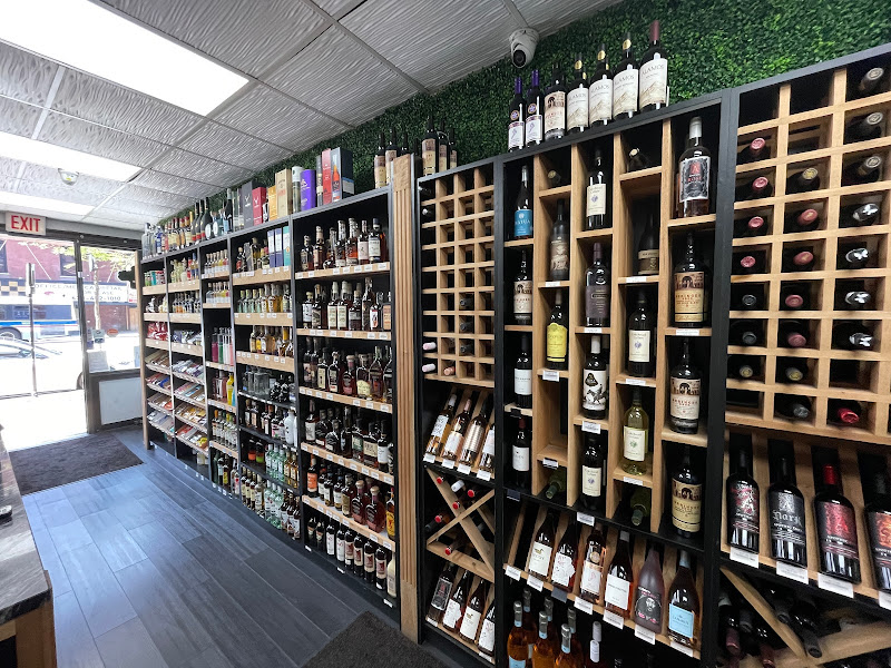 Aqua Wine & Spirits - Liquor store in Chicago
