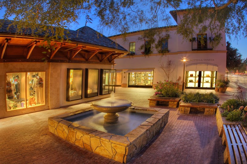 Carmel Plaza - Shopping mall in Carmel-By-The-Sea